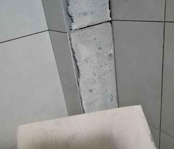 武安瓷砖空鼓维修公司分享下厨房瓷砖脱落的补救措施。